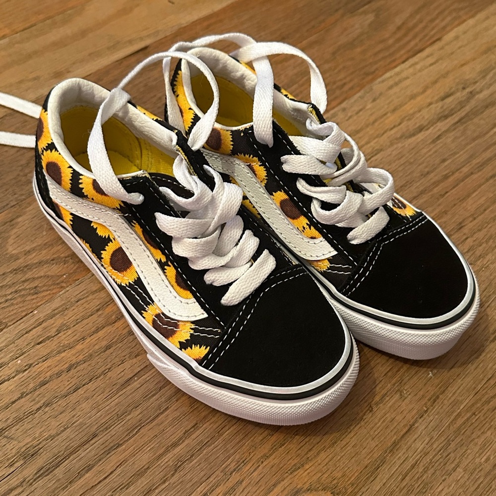 Vans Black and Yellow Sunflower🌻 Skate Sneakers